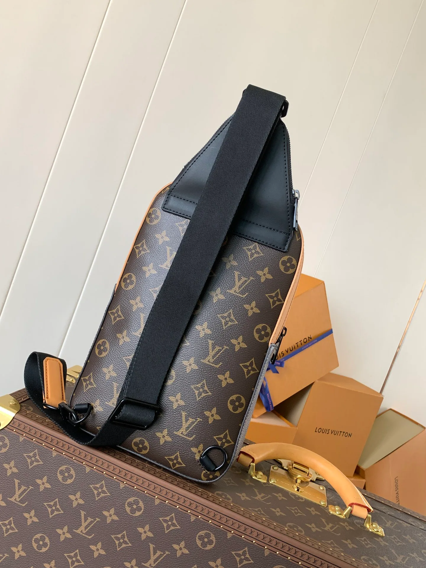 Women's Shoulder Bags LOUIS VUITTON 17948730