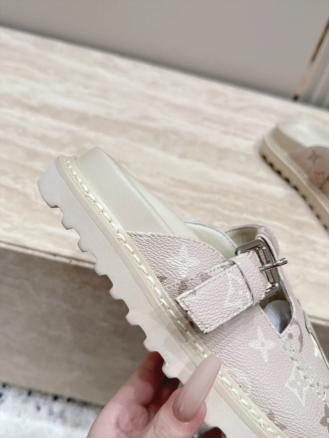 Women's Mules And Clogs LOUIS VUITTON 18187129