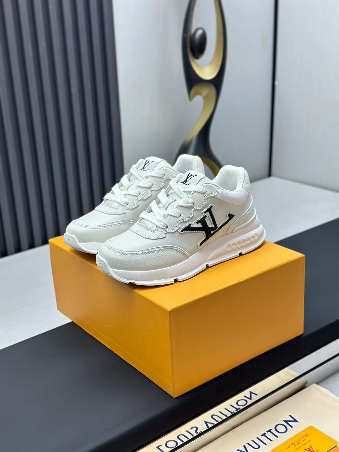 Women's Sneakers LOUIS VUITTON 18212263
