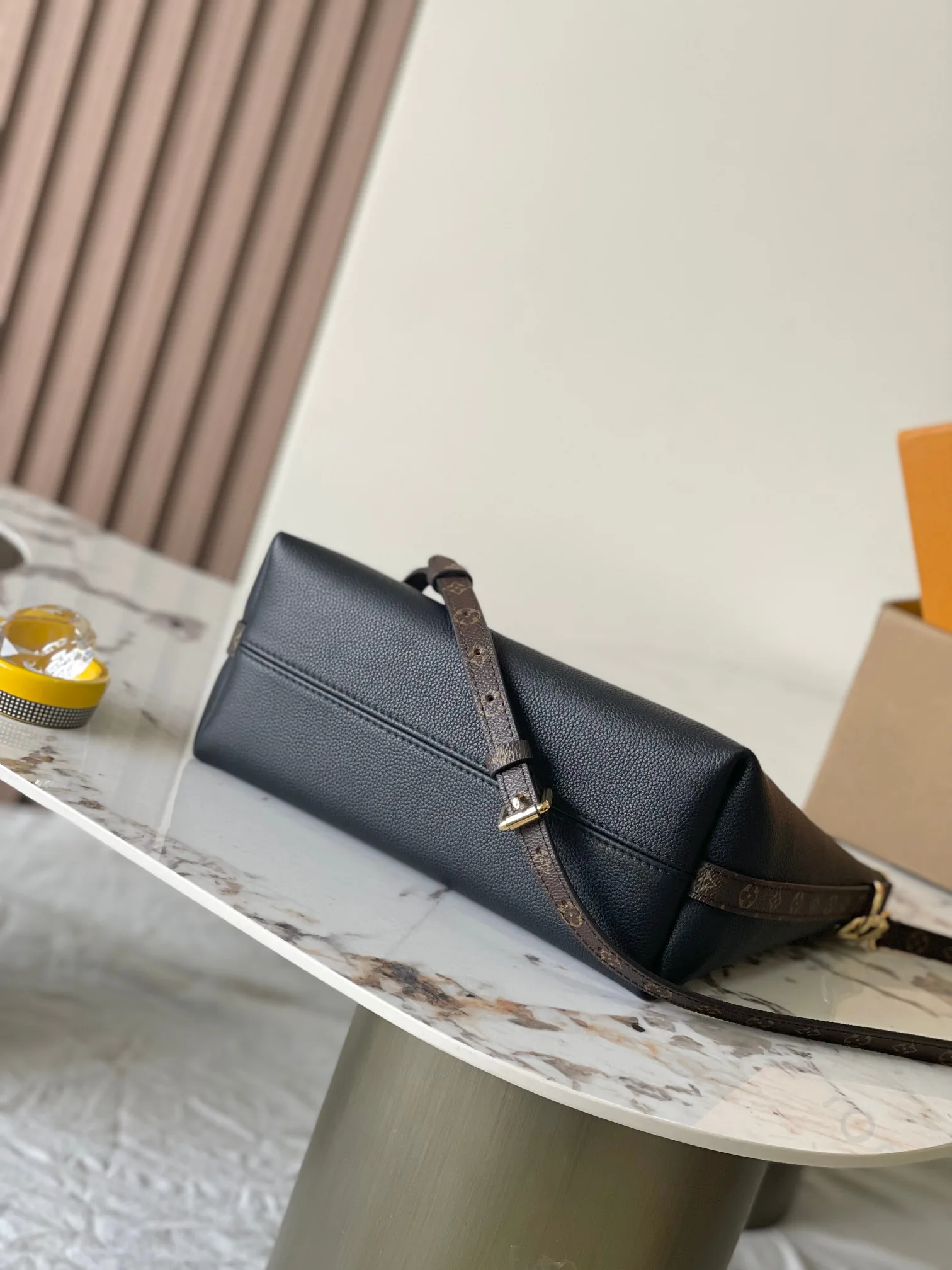 Women's Classic Handbags LOUIS VUITTON 18521046