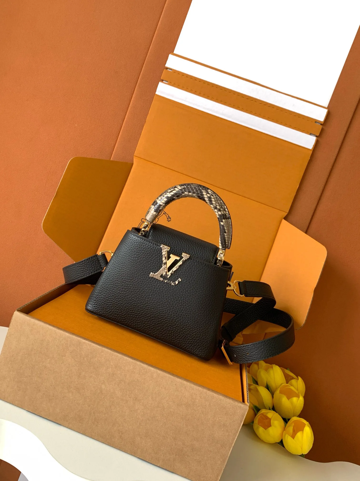 Women's Classic Handbags LOUIS VUITTON 18521014