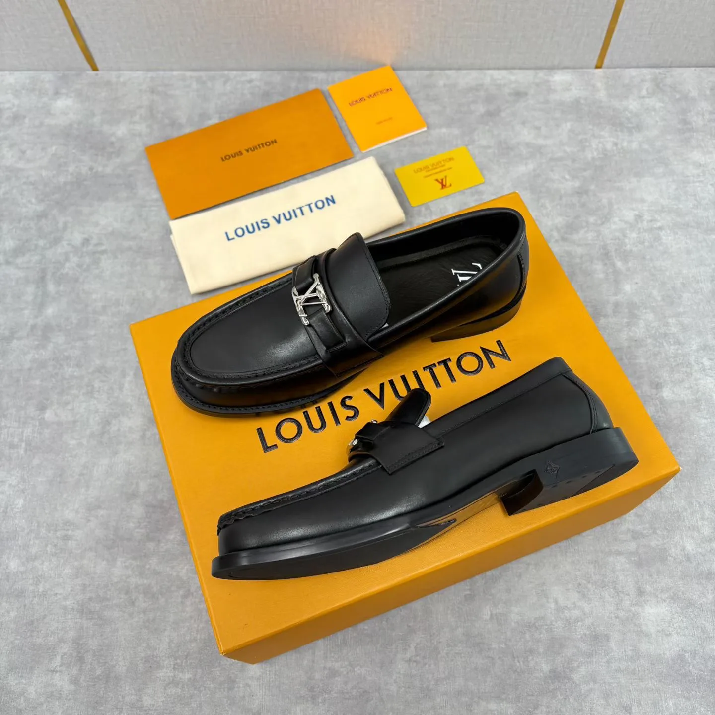 Men's Loafers And Dress Shoes LOUIS VUITTON 18193956