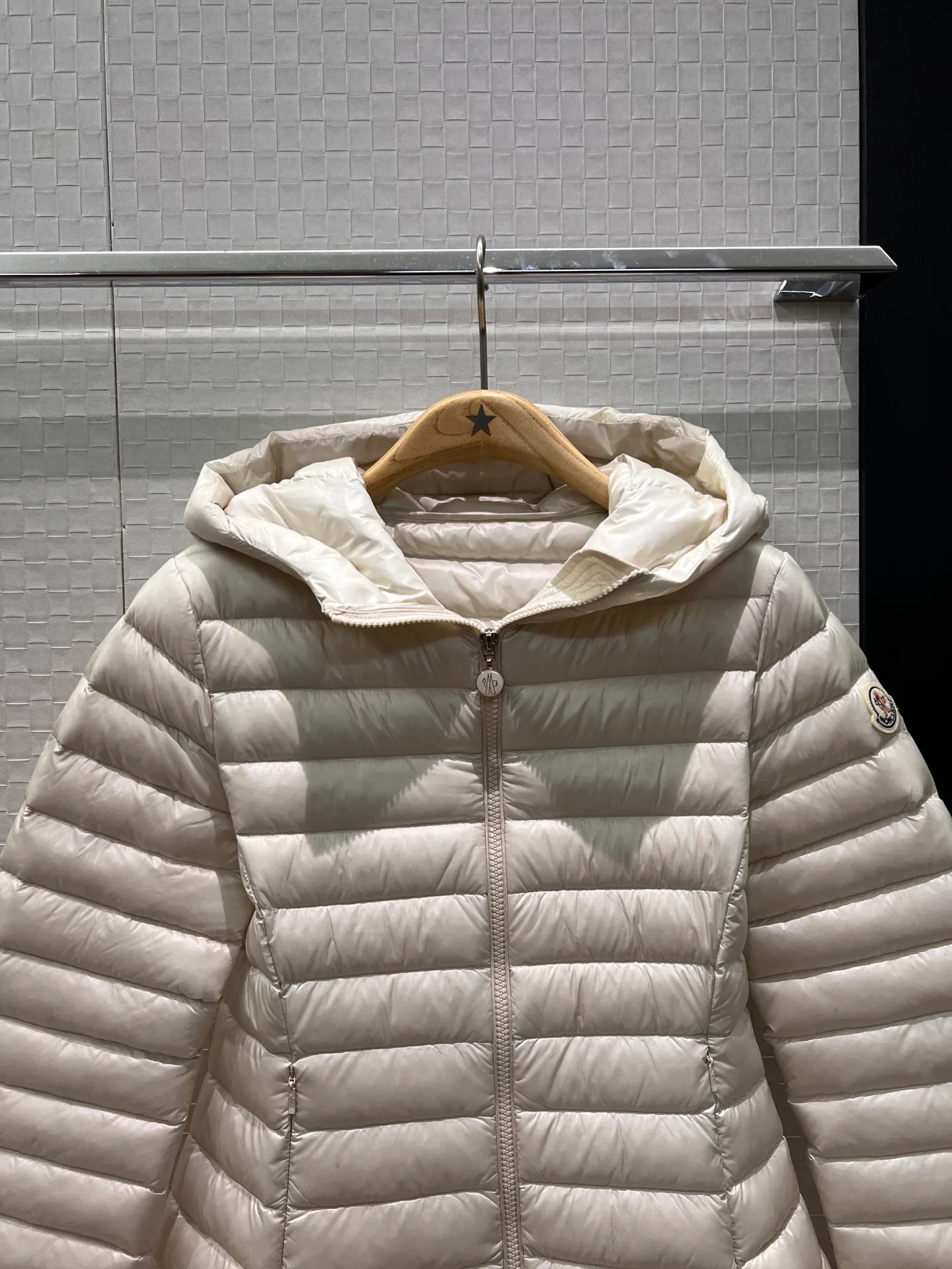 Women's Jackets And Down Jackets MONCLER 18460250