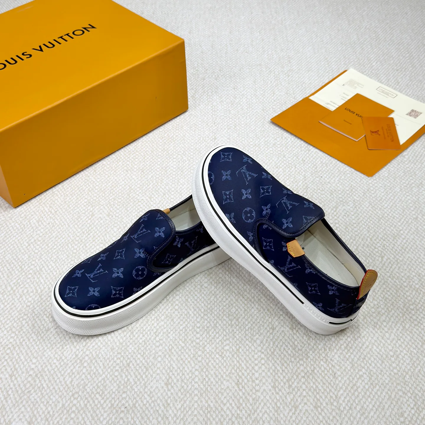 Men's Sneakers LOUIS VUITTON 18365135