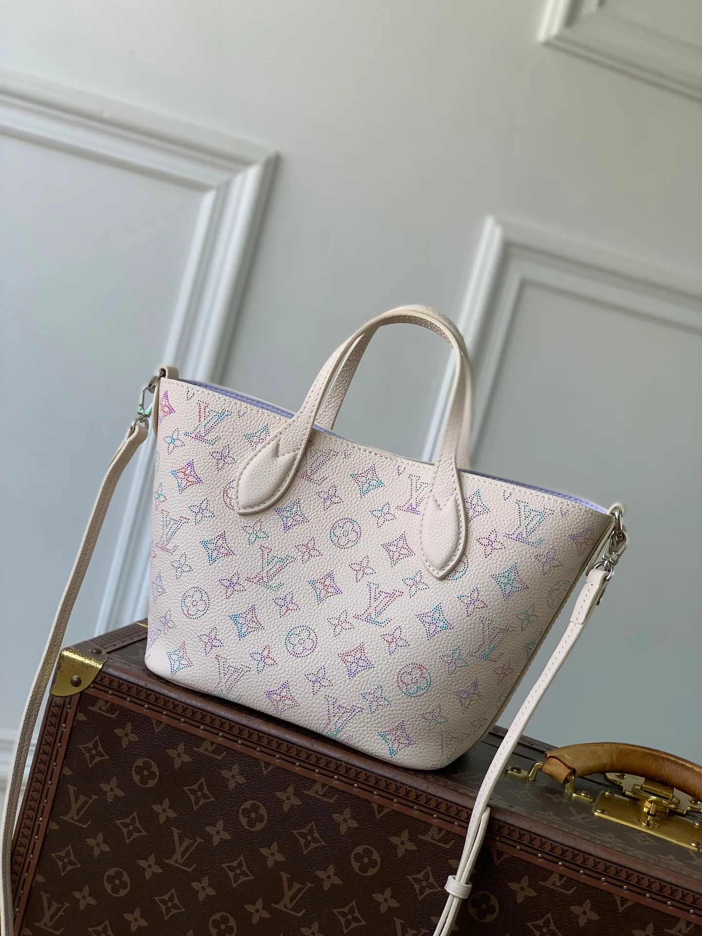 Women's Classic Handbags LOUIS VUITTON 18147477