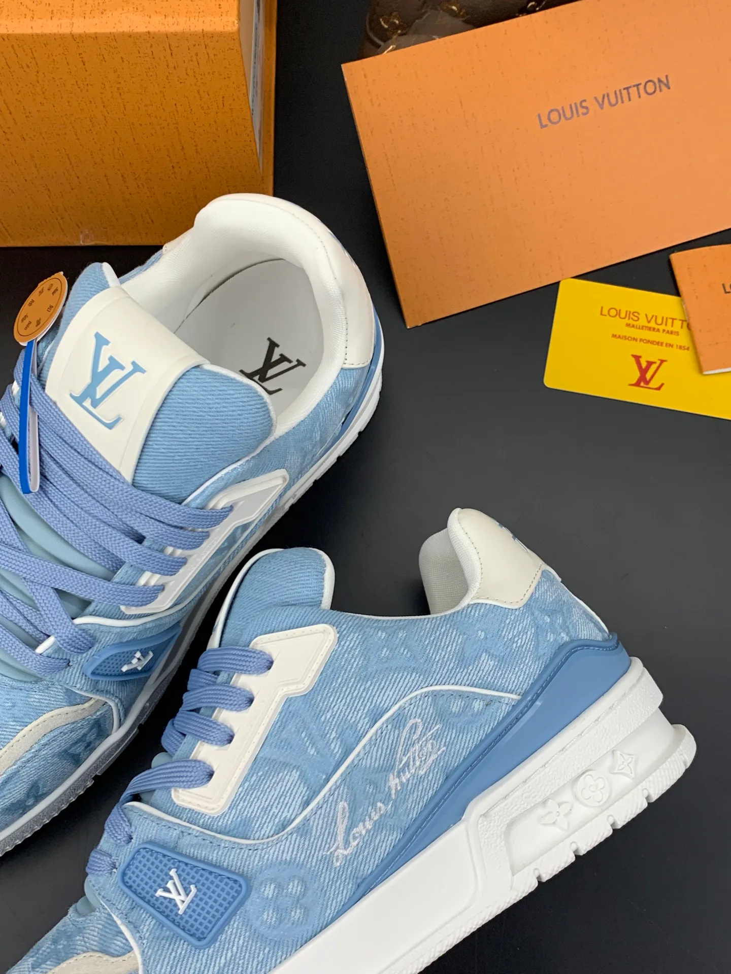 Women's Sneakers LOUIS VUITTON 17545275