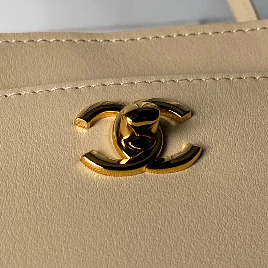 Women's Classic Handbags CHANEL 18207820