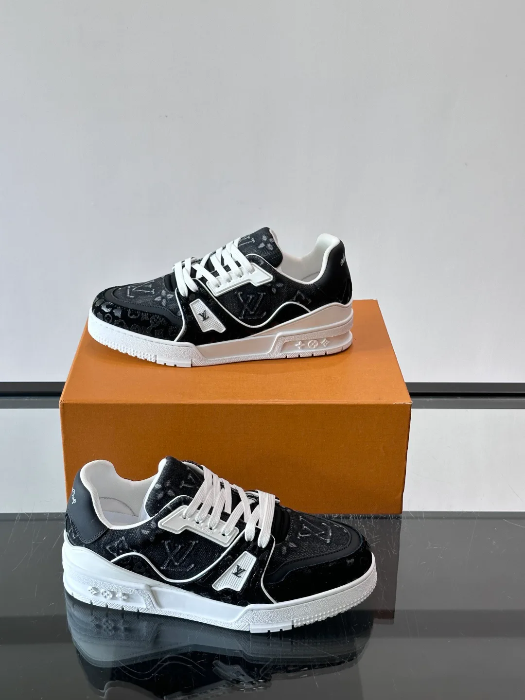 Men's Sneakers LOUIS VUITTON 17466869