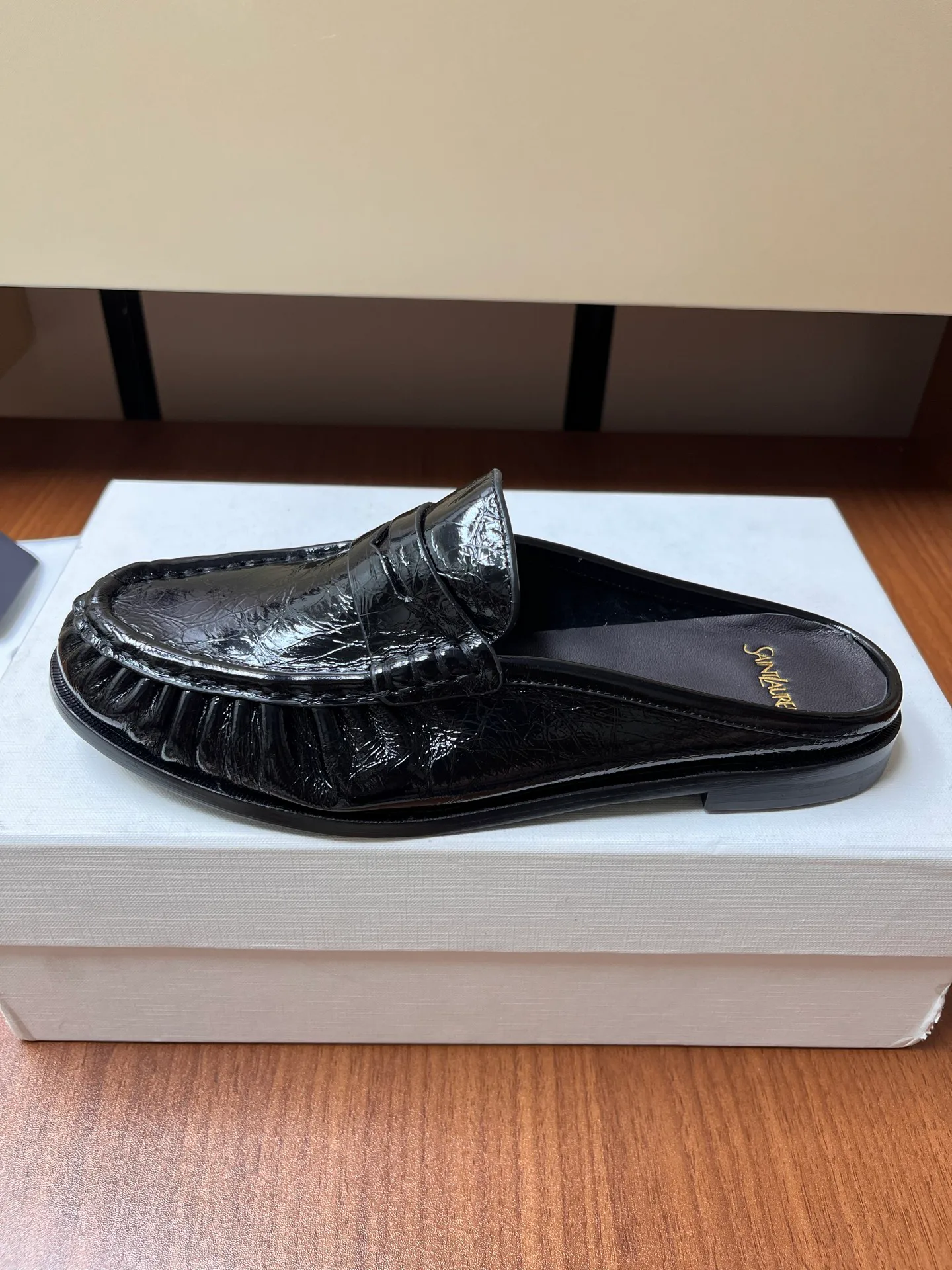 Women's Loafers And Moccasins SAINT LAURENT 18037895