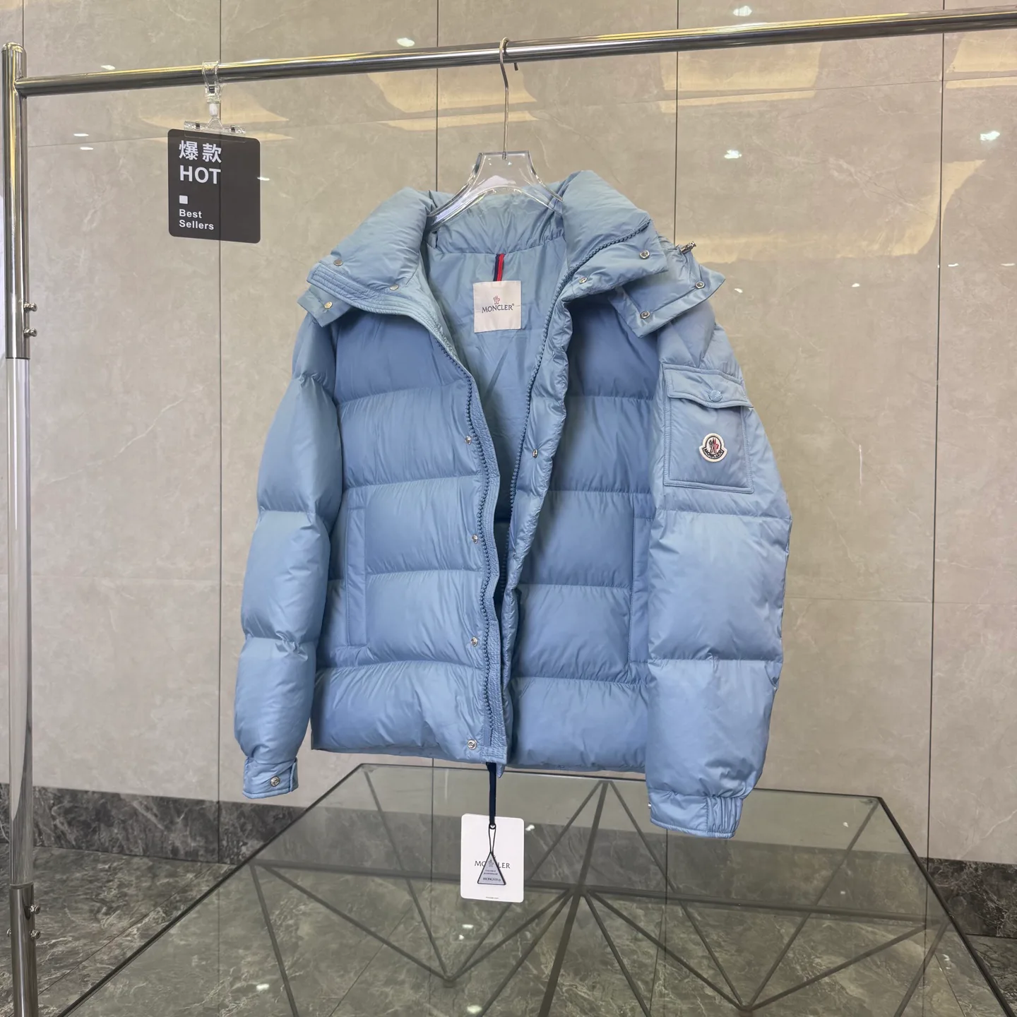 Women's Jackets And Down Jackets MONCLER 17949528