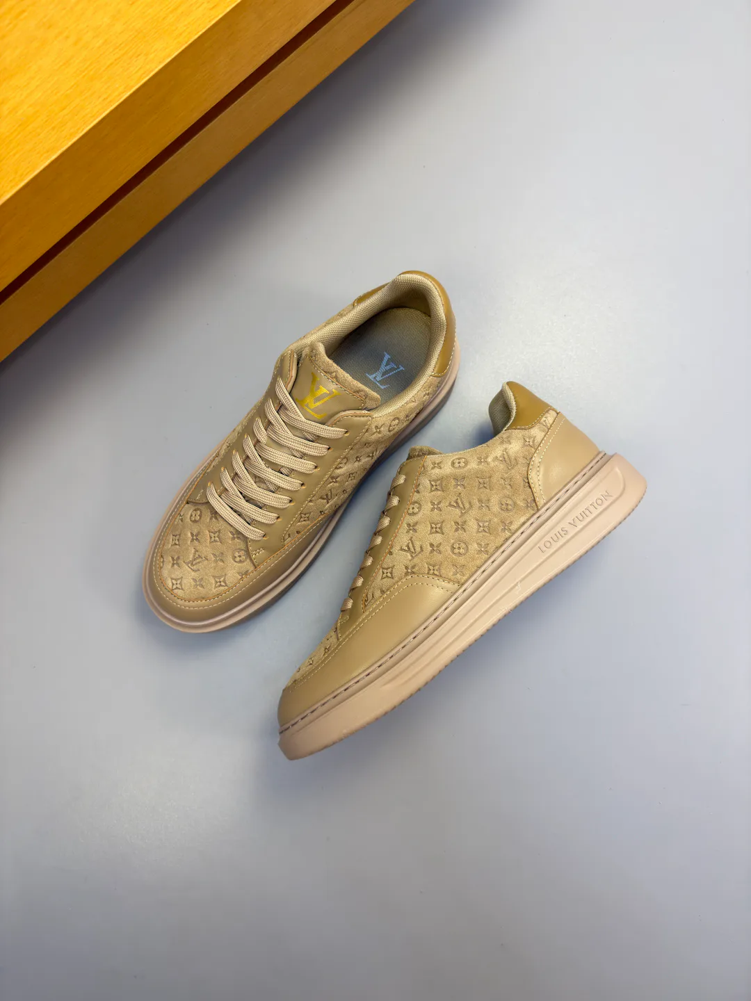 Women's Sneakers LOUIS VUITTON 17765804