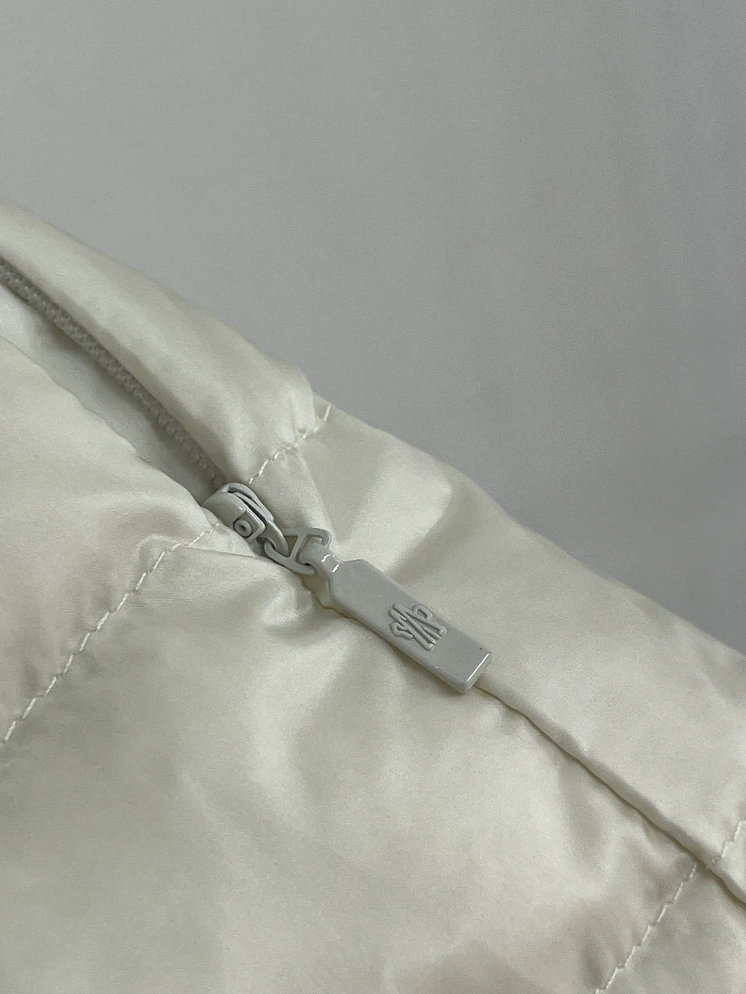 Women's Jackets And Down Jackets MONCLER 18416267