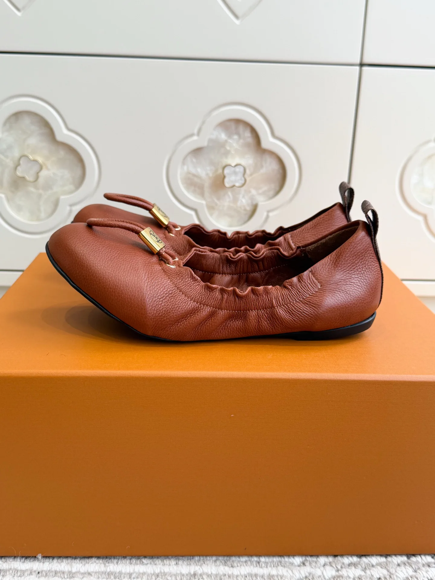 Women's Ballet Flats LOUIS VUITTON 18414275