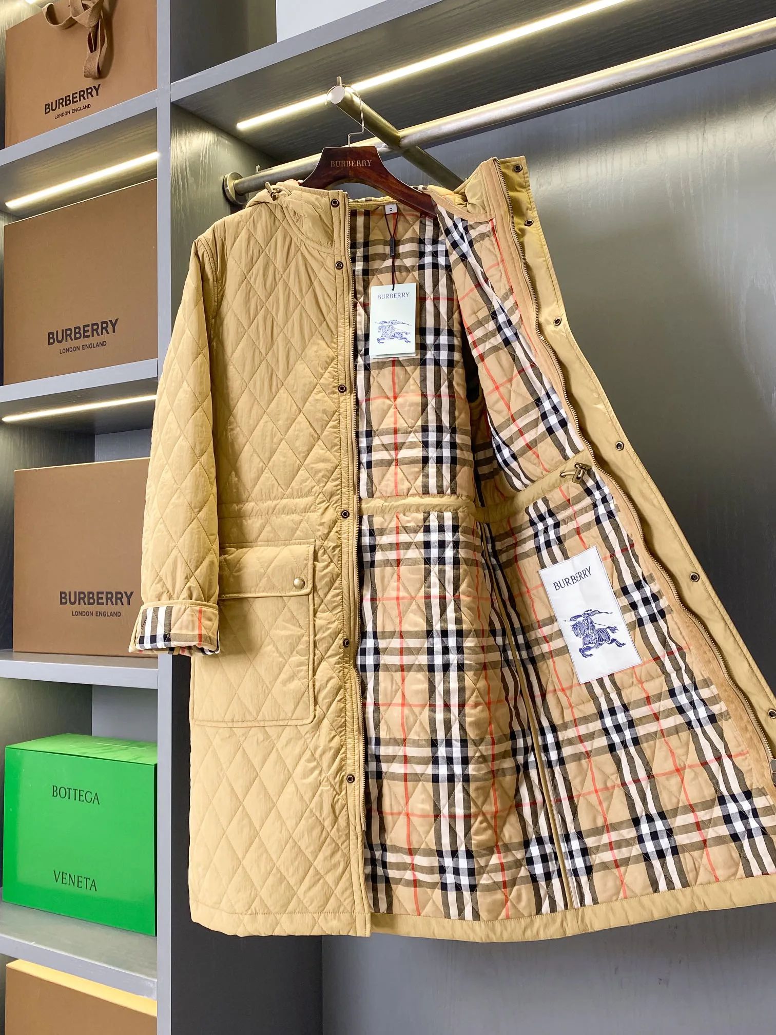 Women's Jackets And Down Jackets BURBERRY 18206353