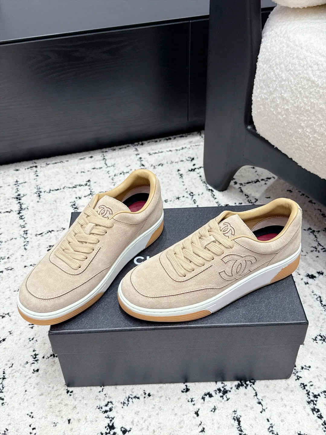 Women's Sneakers CHANEL 18125108
