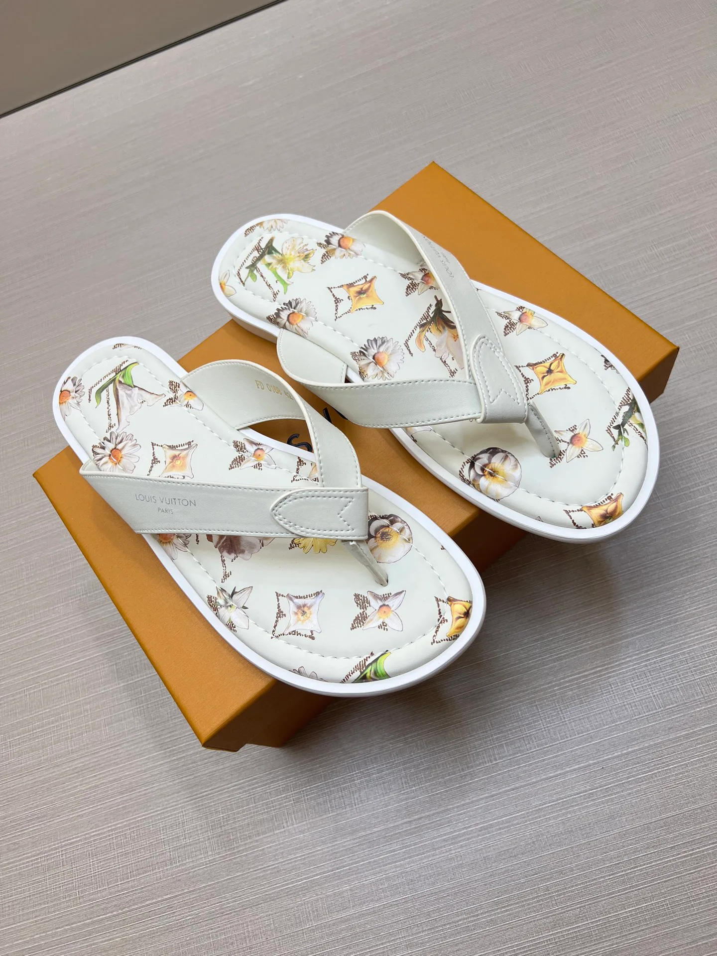 Men's Flip-Flops LOUIS VUITTON 17078847