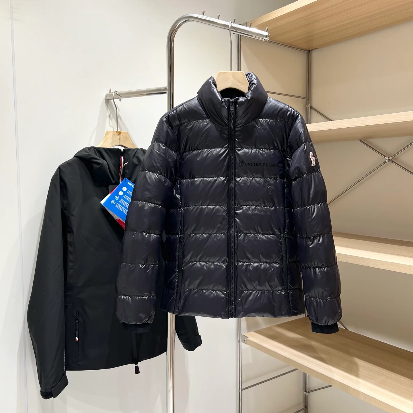 Women's Jackets And Down Jackets MONCLER 18131361