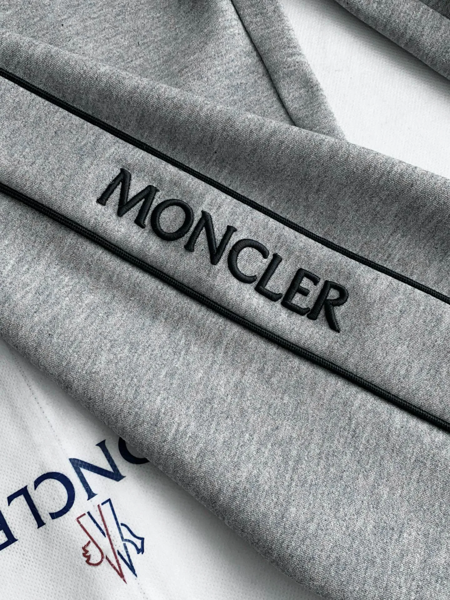 Men's Trousers MONCLER 18469121