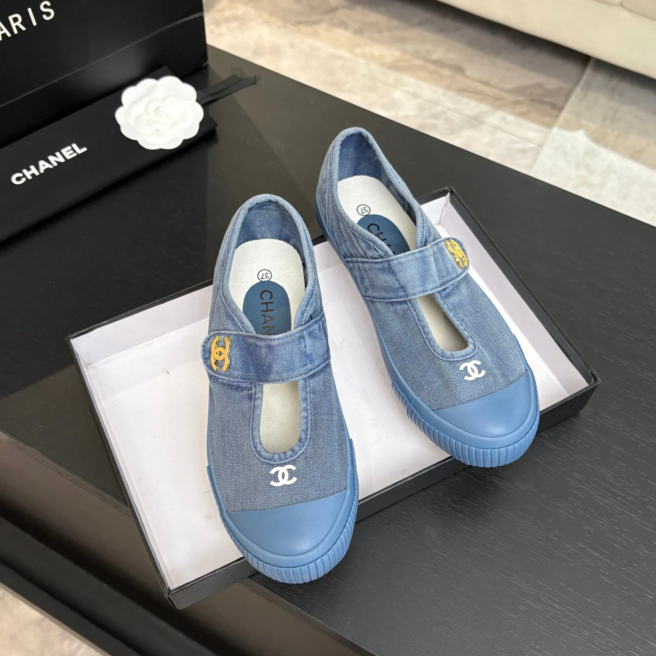 Women's Sneakers CHANEL 18062817