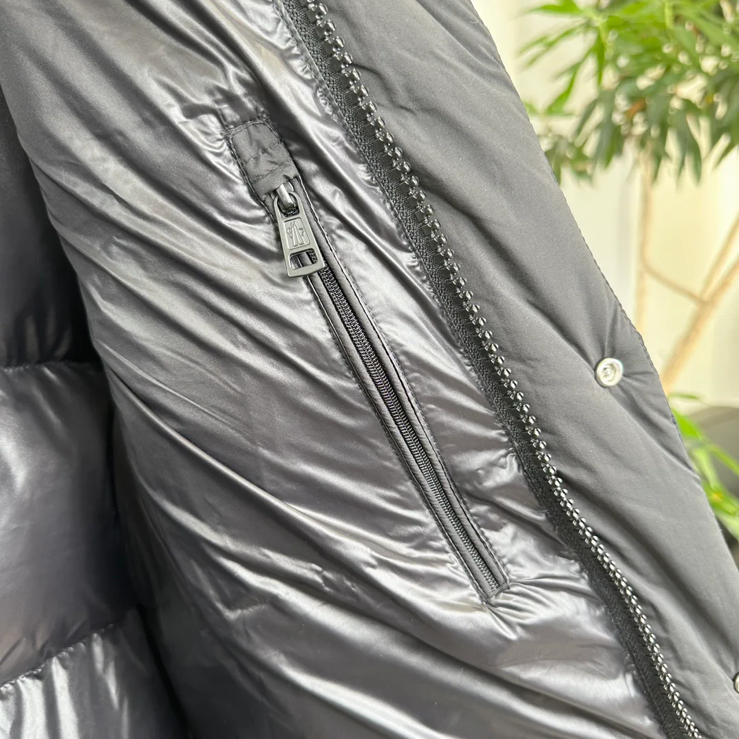 Women's Jackets And Down Jackets MONCLER 18415699