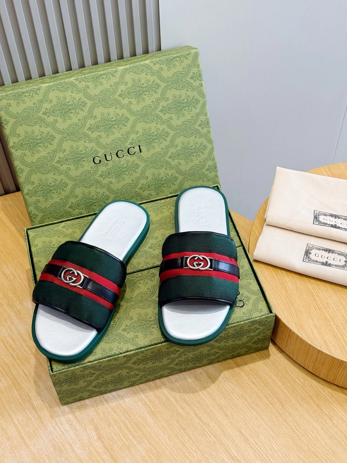 Men's Flip-Flops GUCCI 17349626