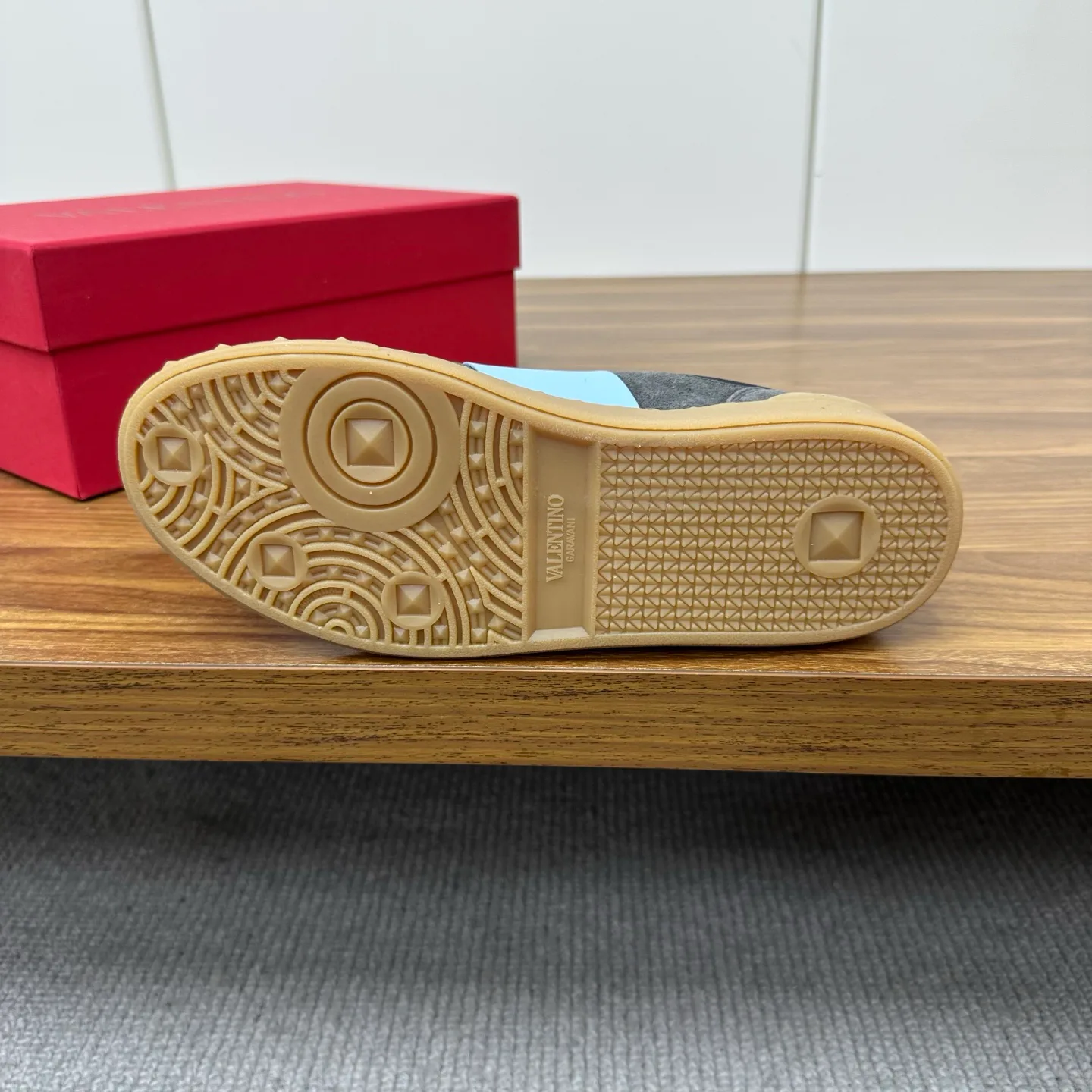 Men's Sneakers VALENTINO 18103433