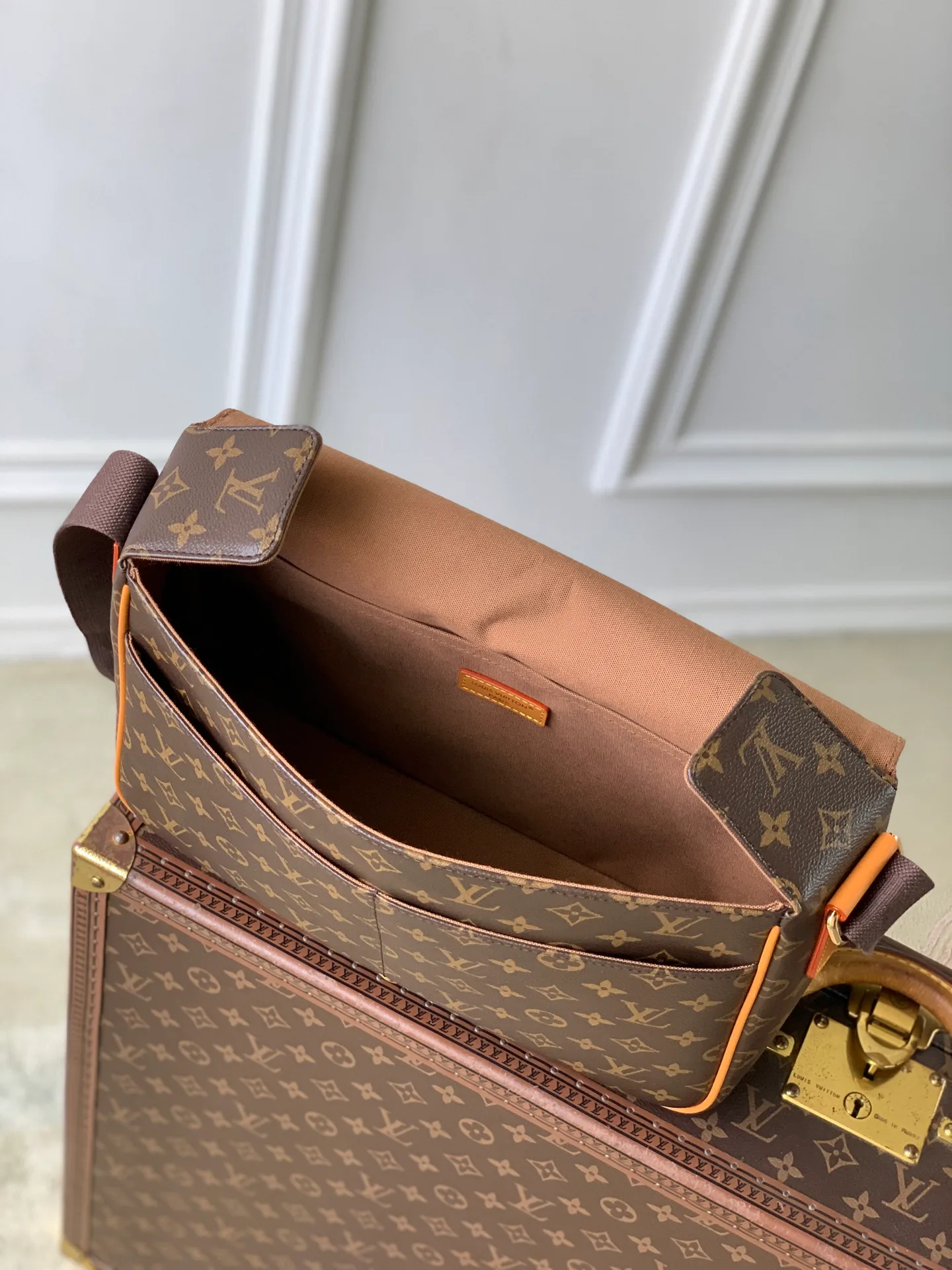 Women's Classic Handbags LOUIS VUITTON 18147474