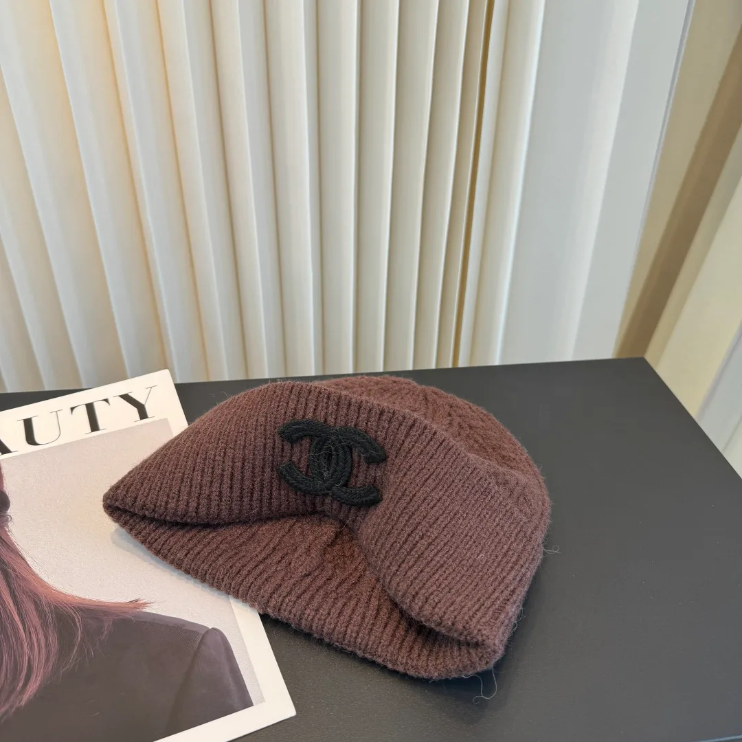 Hats CHANEL 18093252