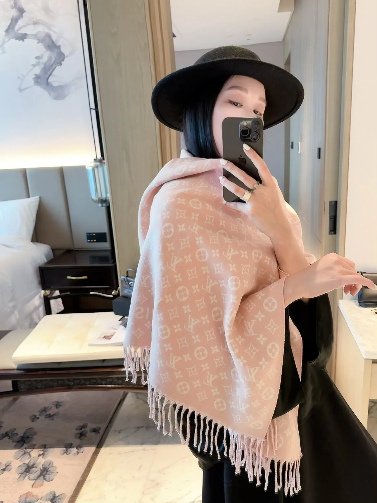 Scarves LOUIS VUITTON 18427094