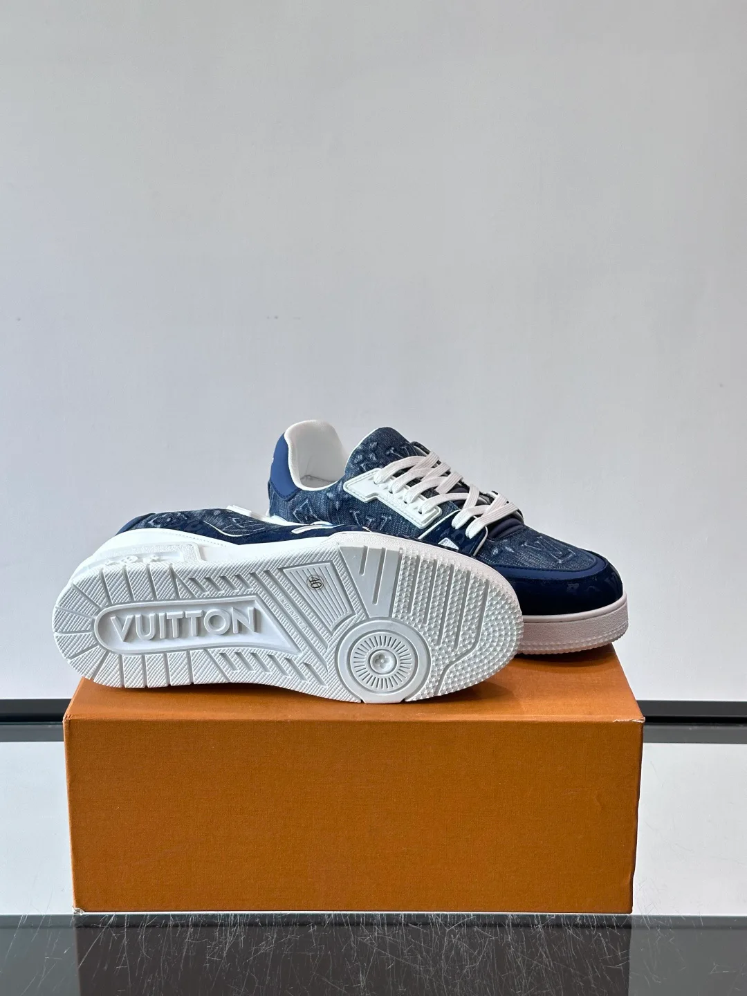 Men's Sneakers LOUIS VUITTON 17466867
