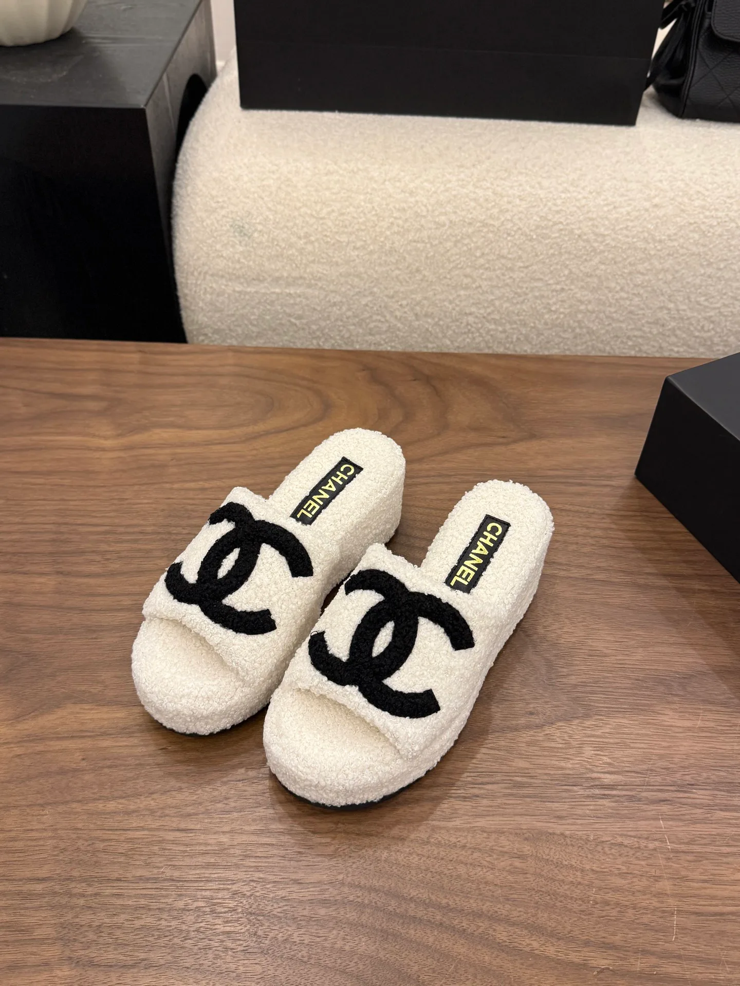Women's Slippers CHANEL 18440718