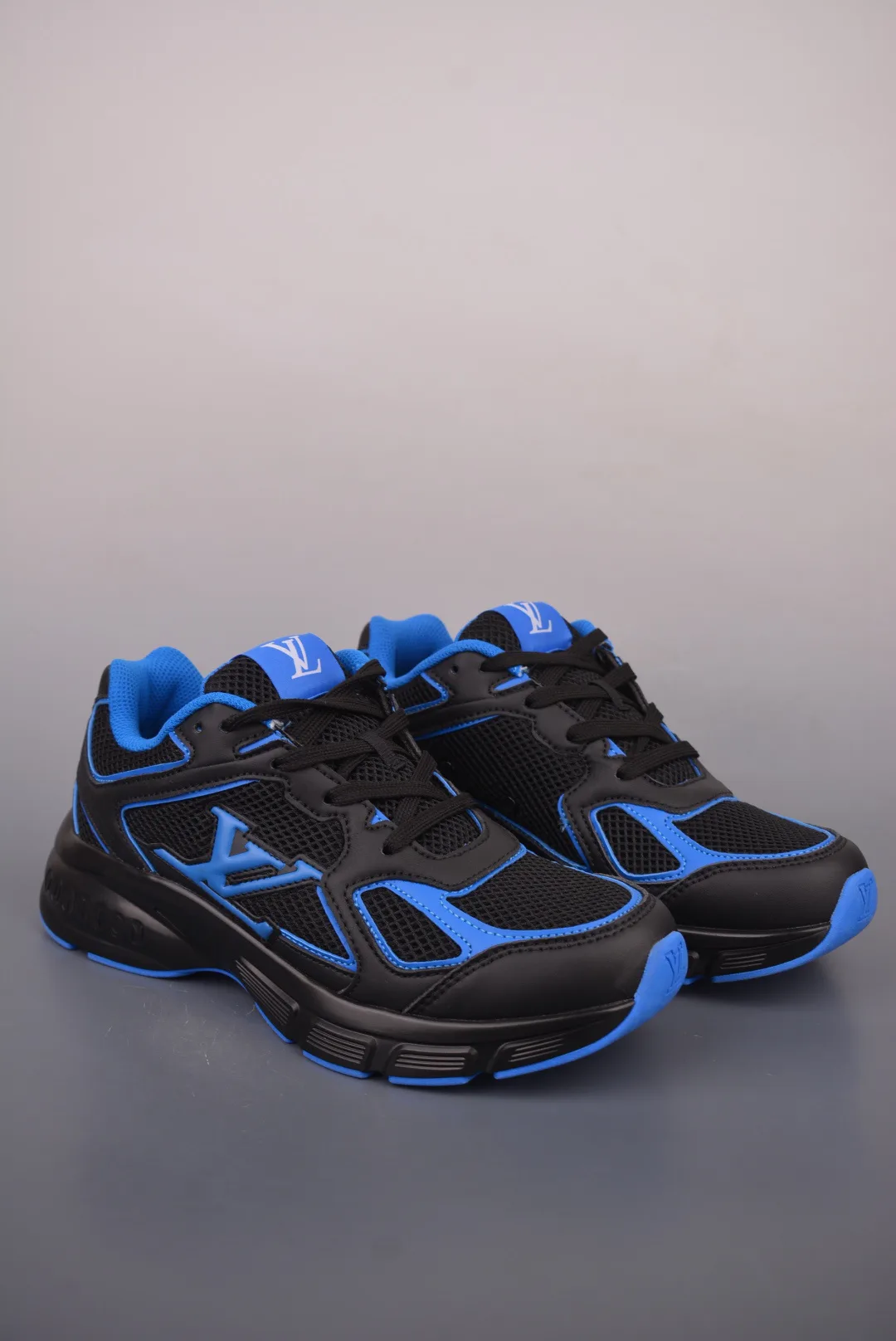 Men's Sneakers LOUIS VUITTON 17429983