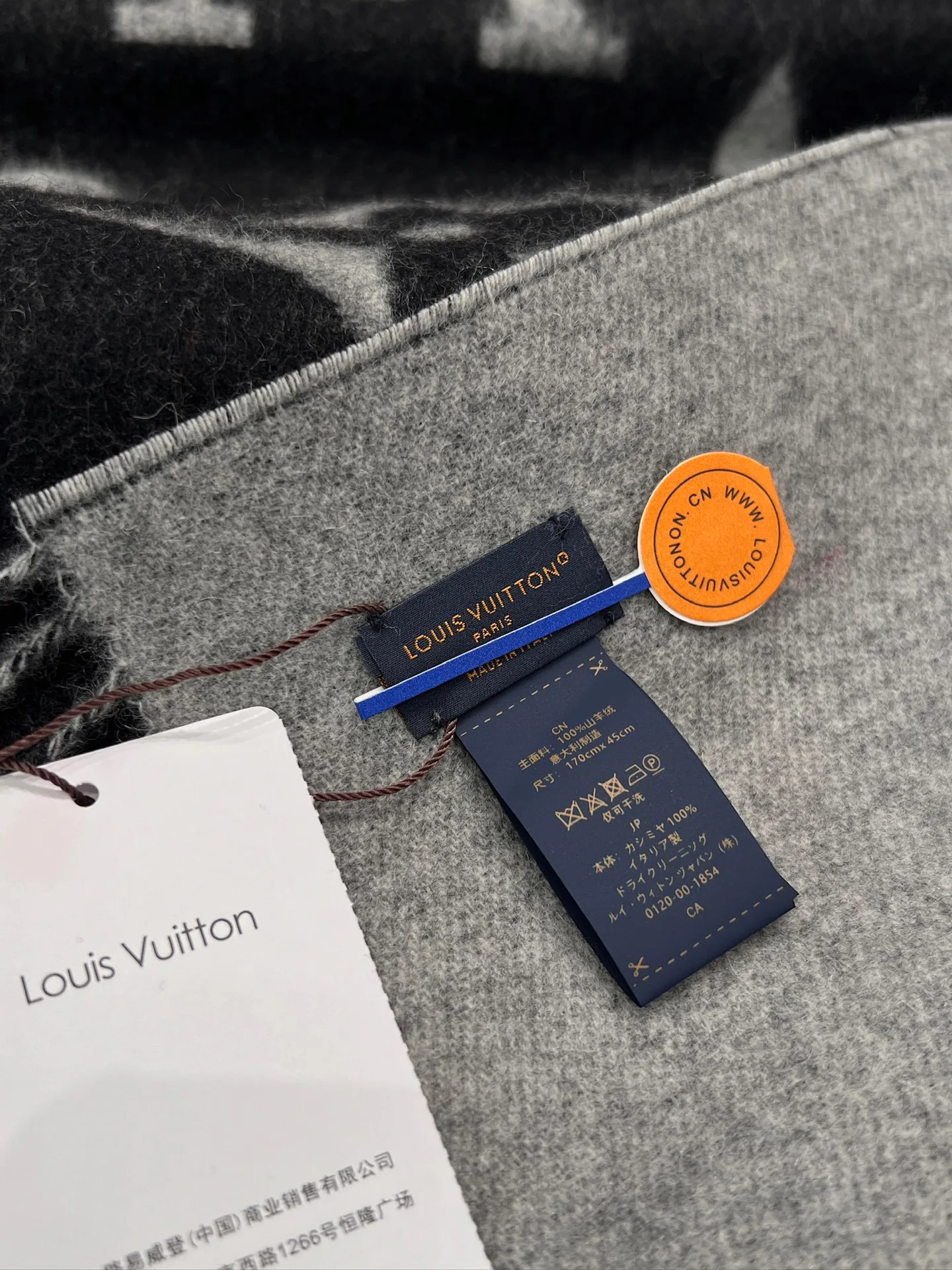 Scarves LOUIS VUITTON 18210427