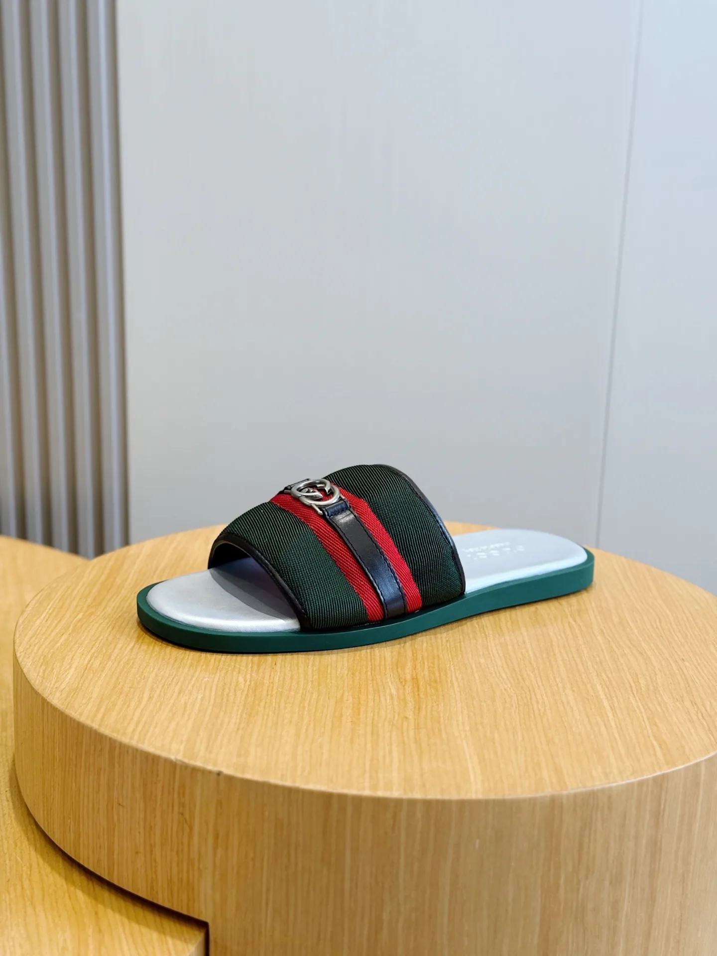 Men's Flip-Flops GUCCI 17349626