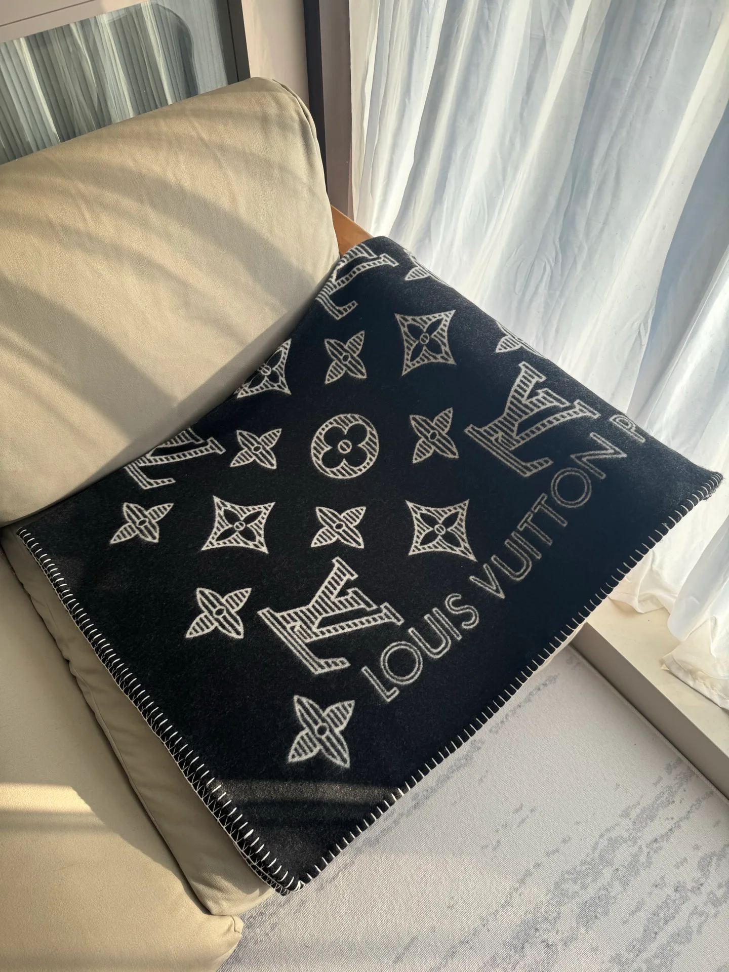 Textiles LOUIS VUITTON 18361612