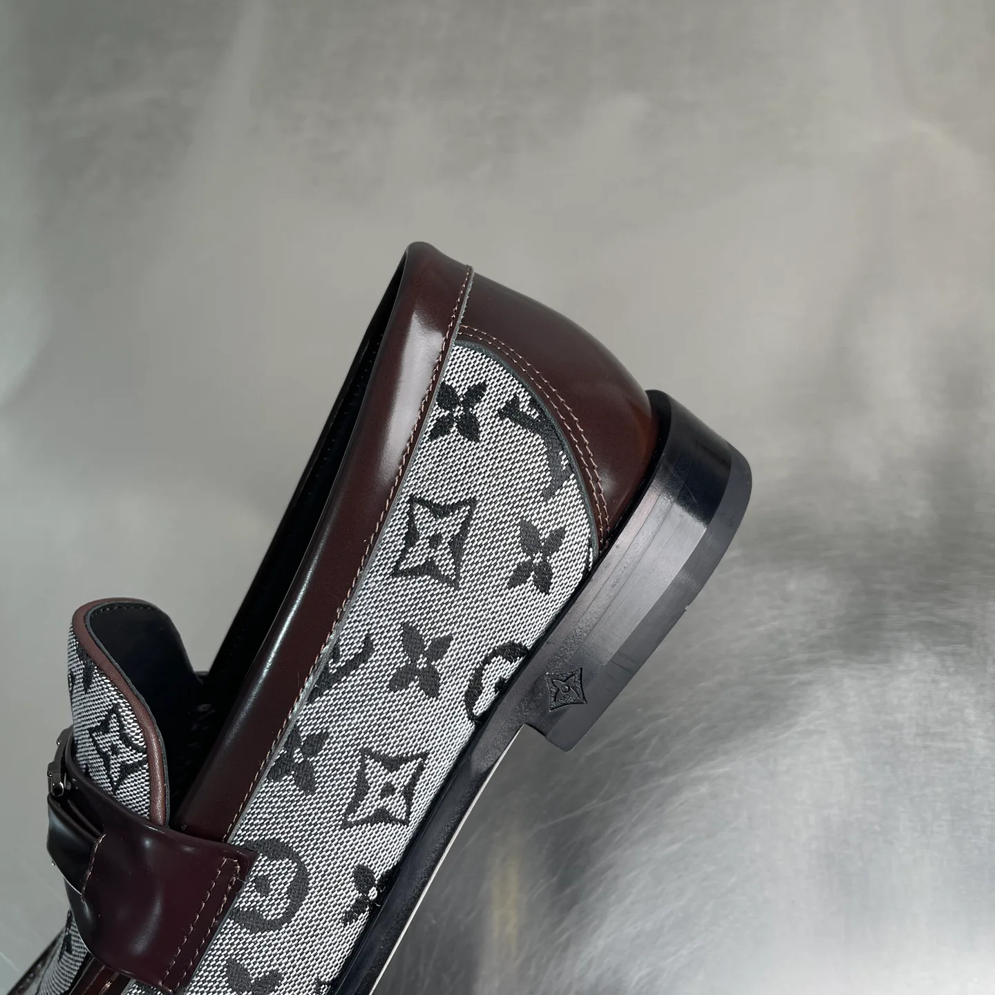Men's Loafers And Dress Shoes LOUIS VUITTON 18519404