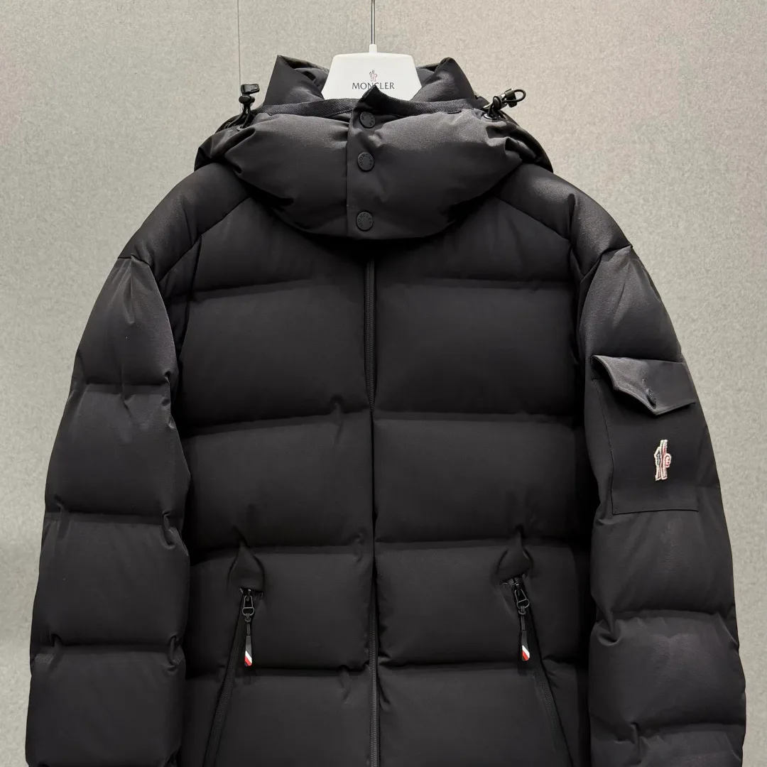 Women's Jackets And Down Jackets MONCLER 17418464