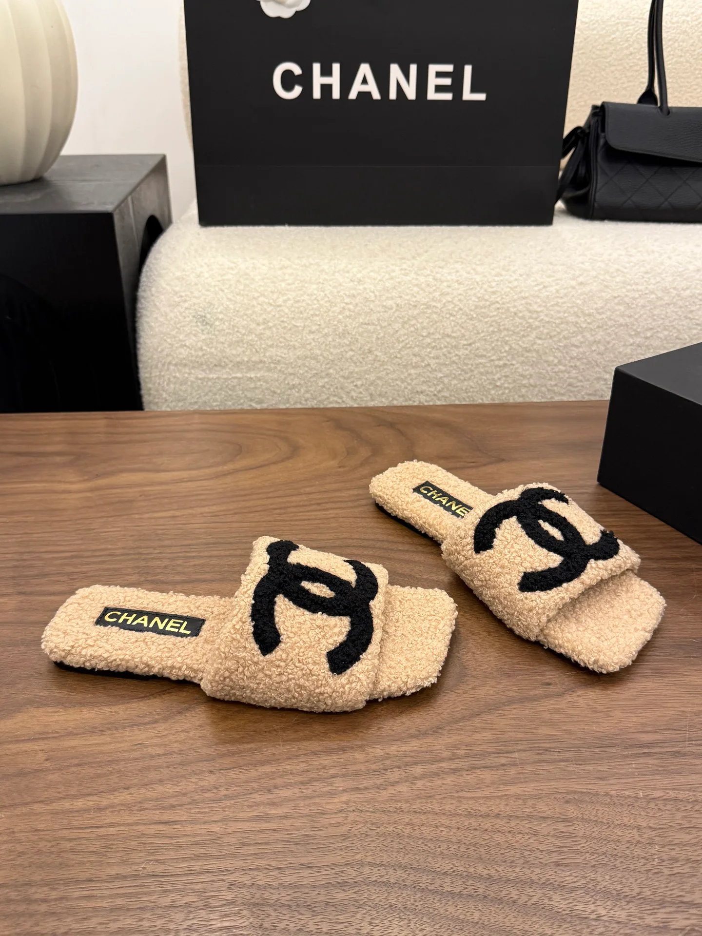 Women's Slippers CHANEL 18323302