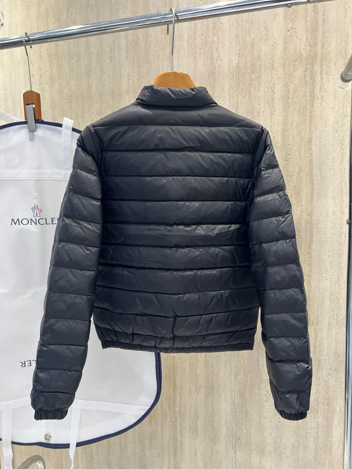 Women's Jackets And Down Jackets MONCLER 18212695