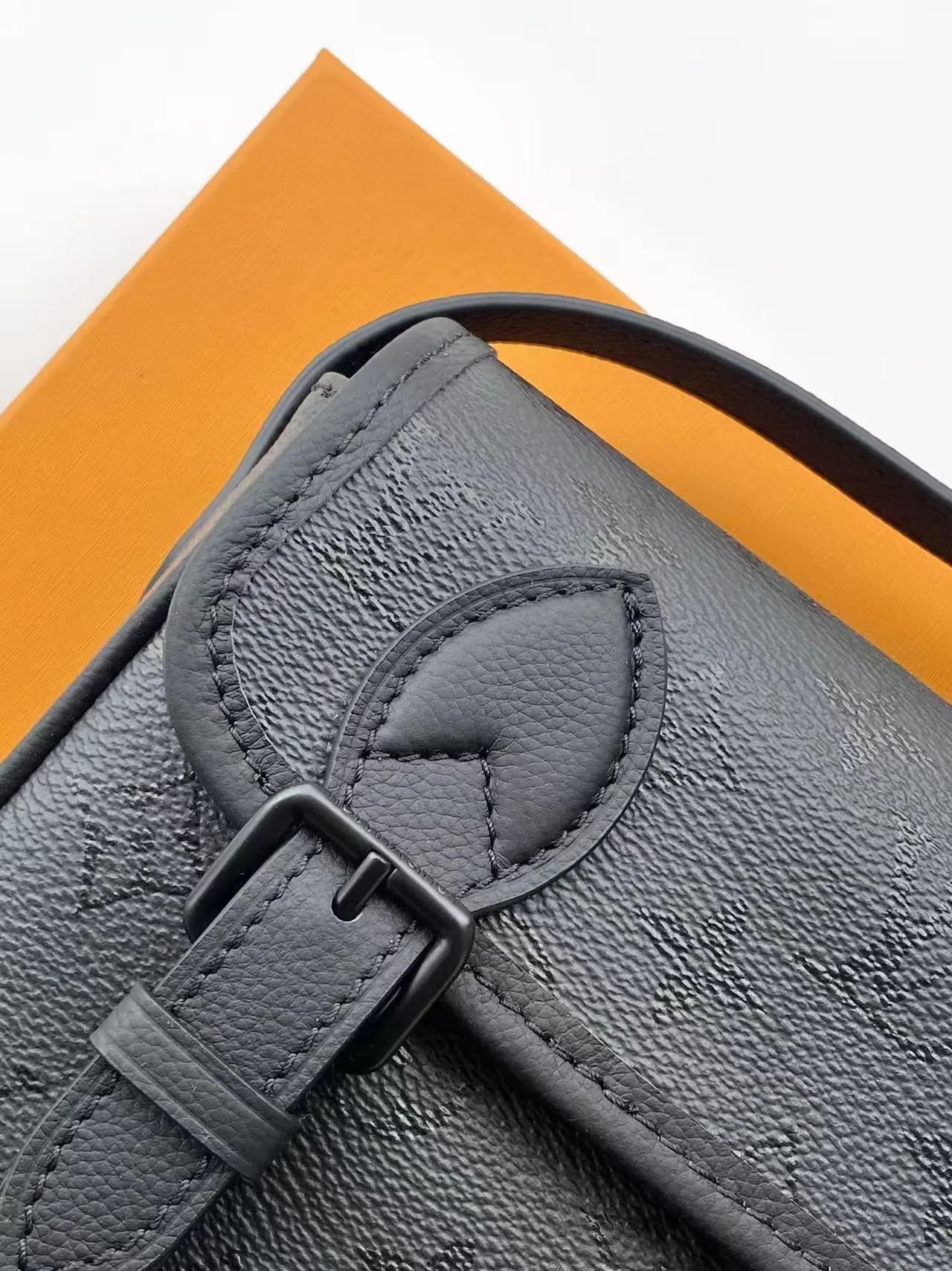 Women's Shoulder Bags LOUIS VUITTON 17948734