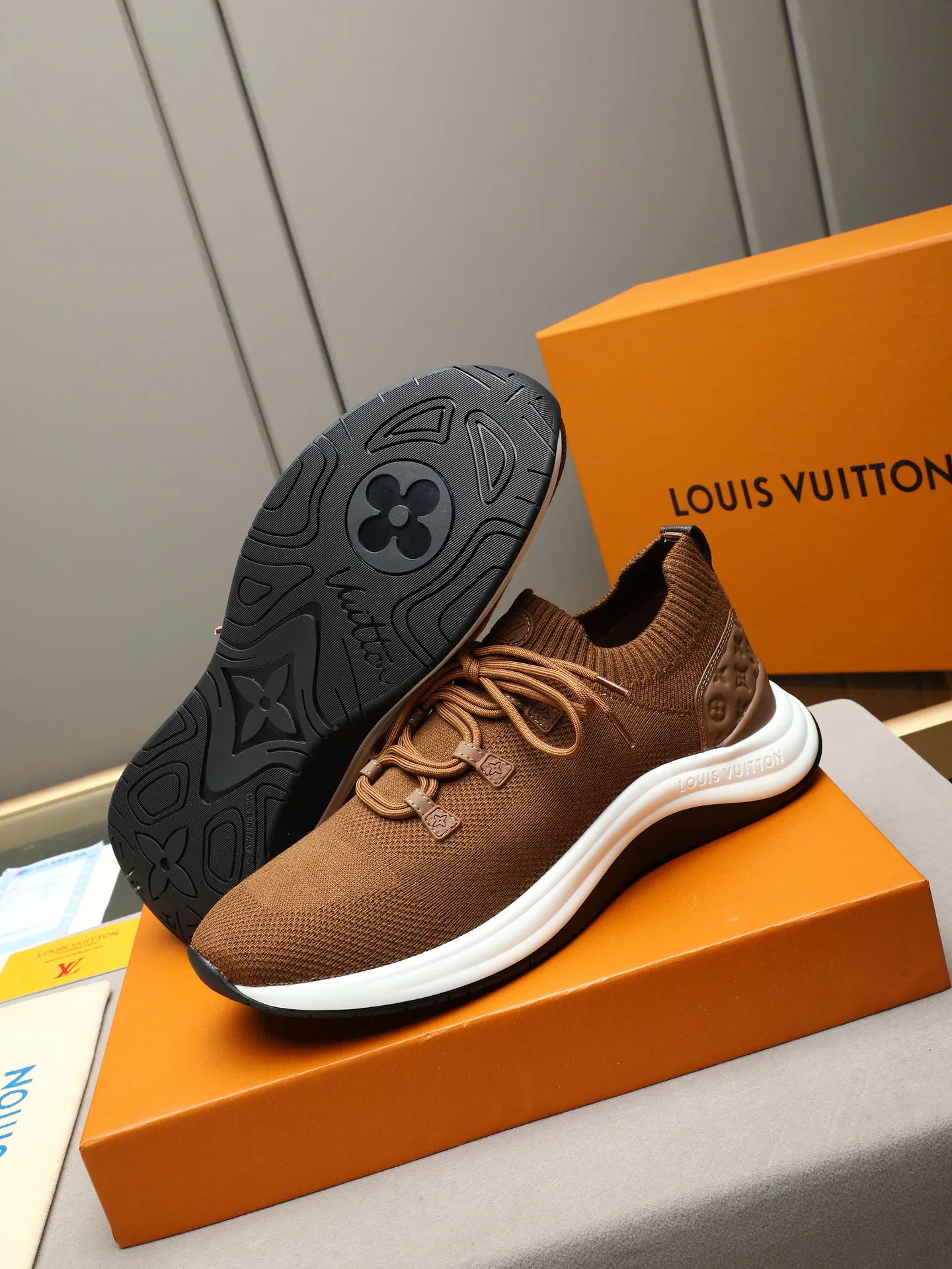 Men's Sneakers LOUIS VUITTON 17947272