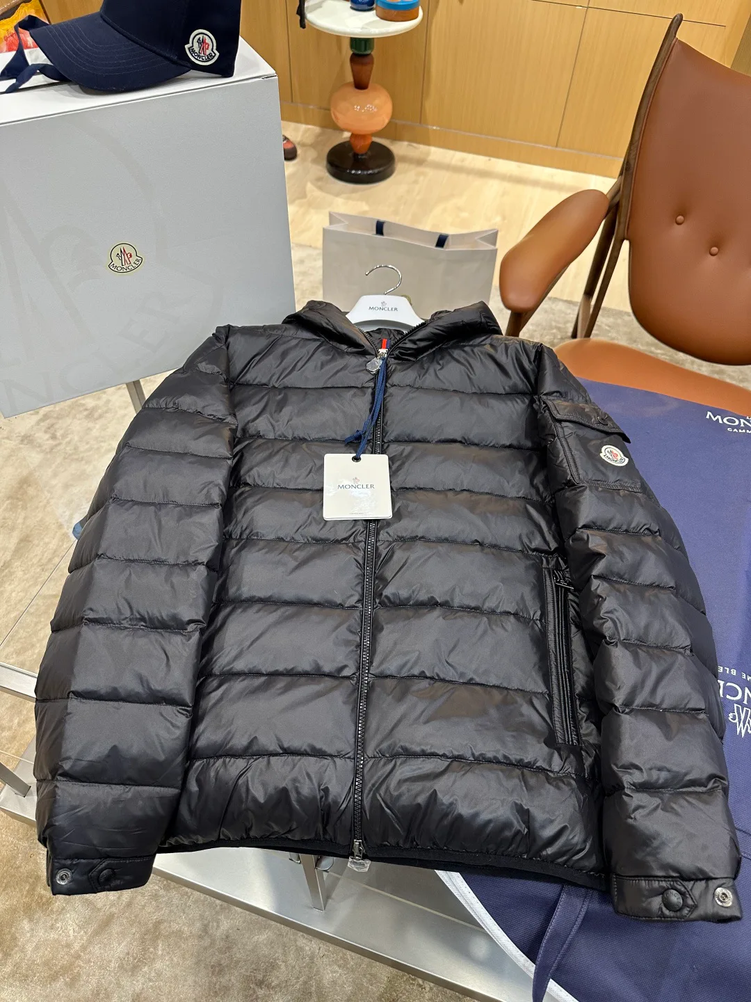 Men's Jackets And Down Jackets MONCLER 18209649