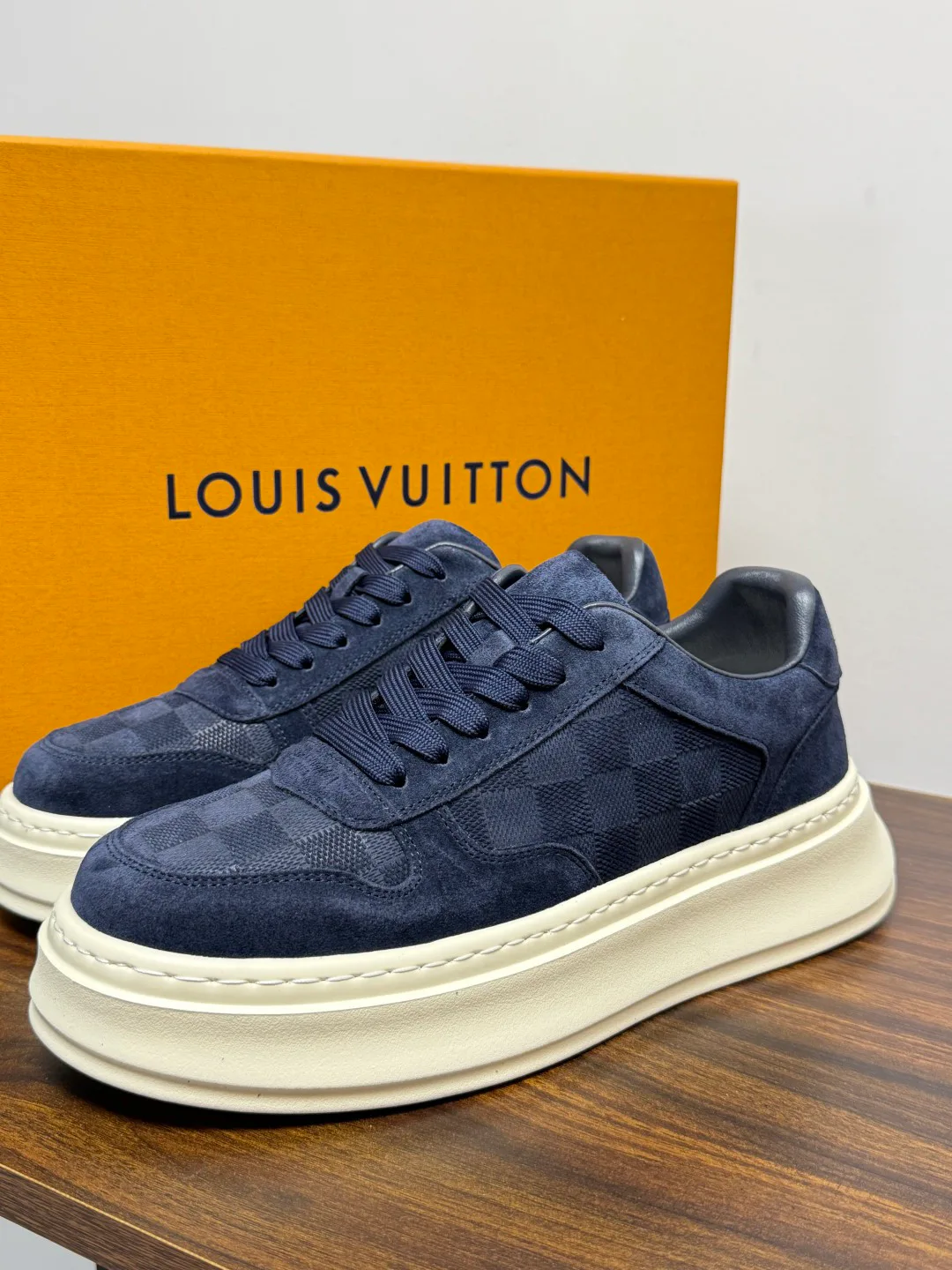 Men's Sneakers LOUIS VUITTON 19569378