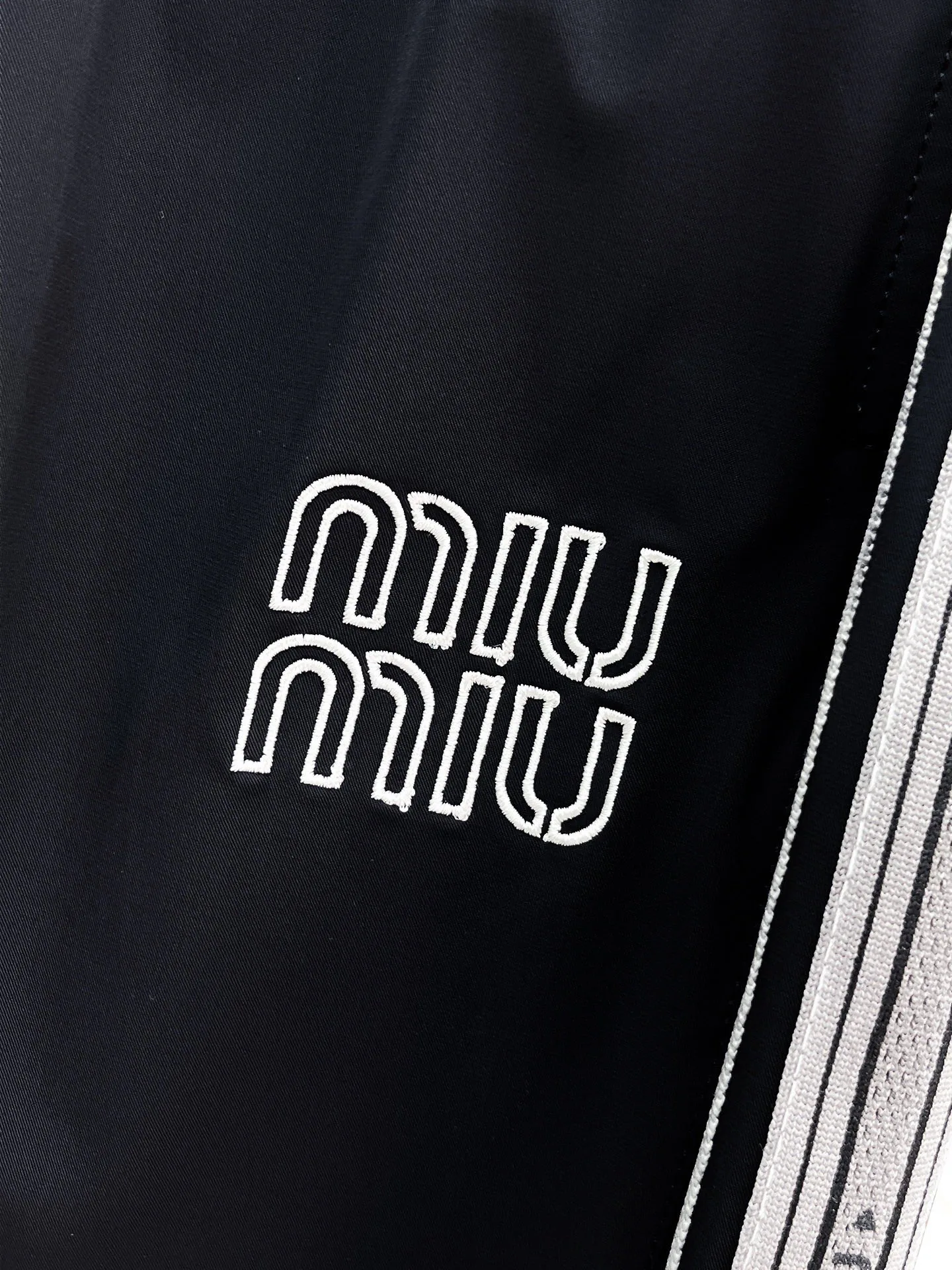 Men's Trousers MIU MIU 18399409