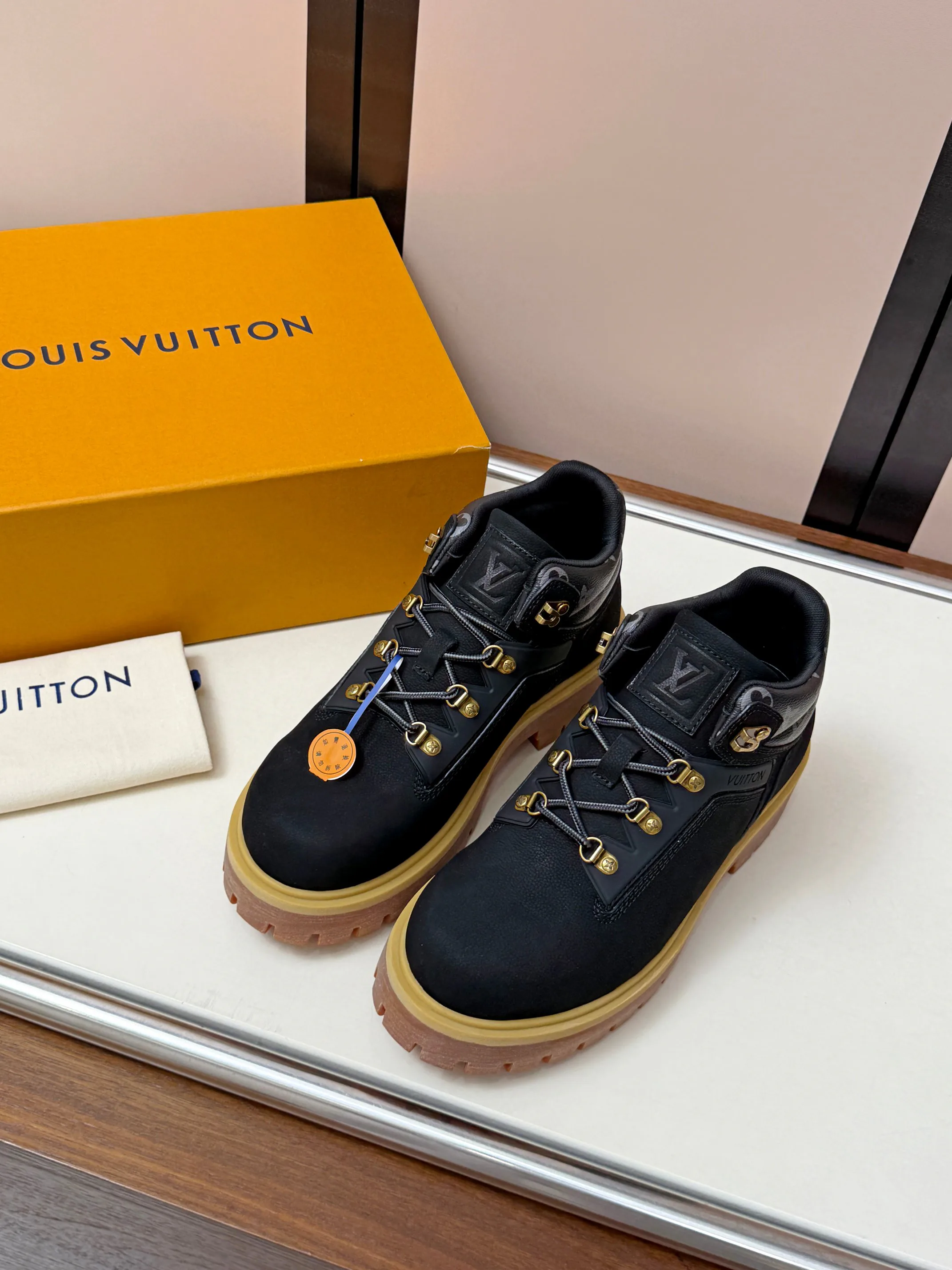 Men's Ankle Boots LOUIS VUITTON 18417470