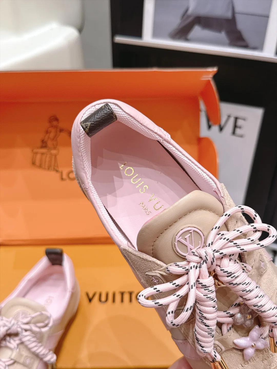 Women's Sneakers LOUIS VUITTON 17978325