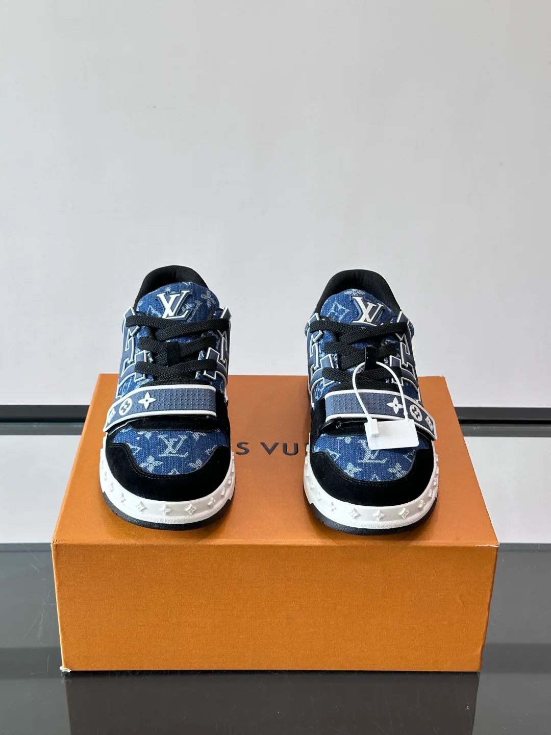 Men's Sneakers LOUIS VUITTON 17439947