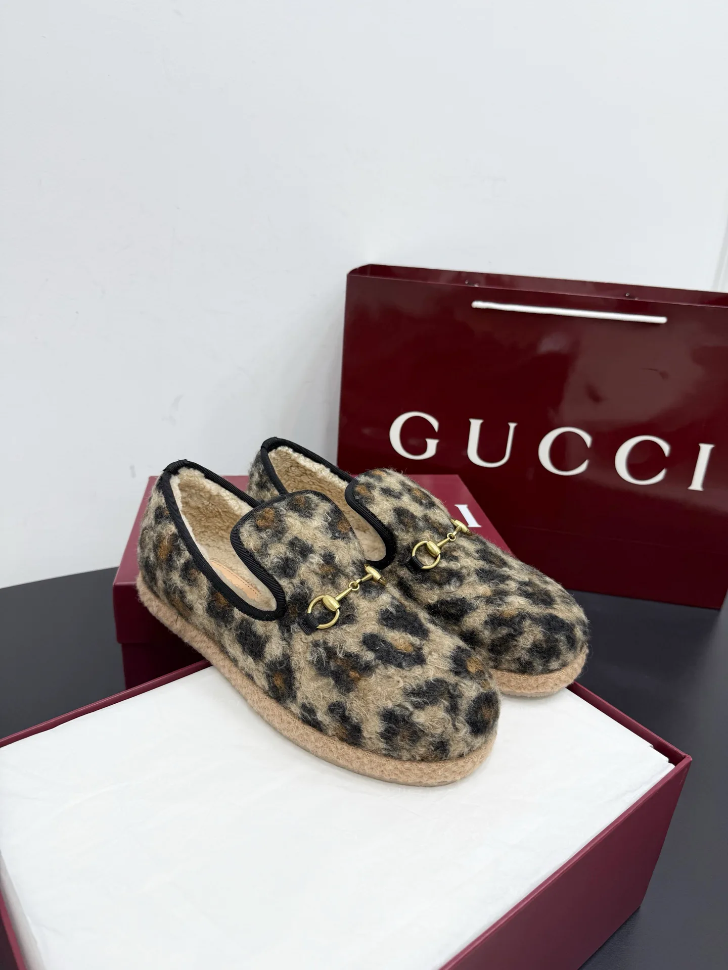 Women's Loafers And Moccasins GUCCI 18393467