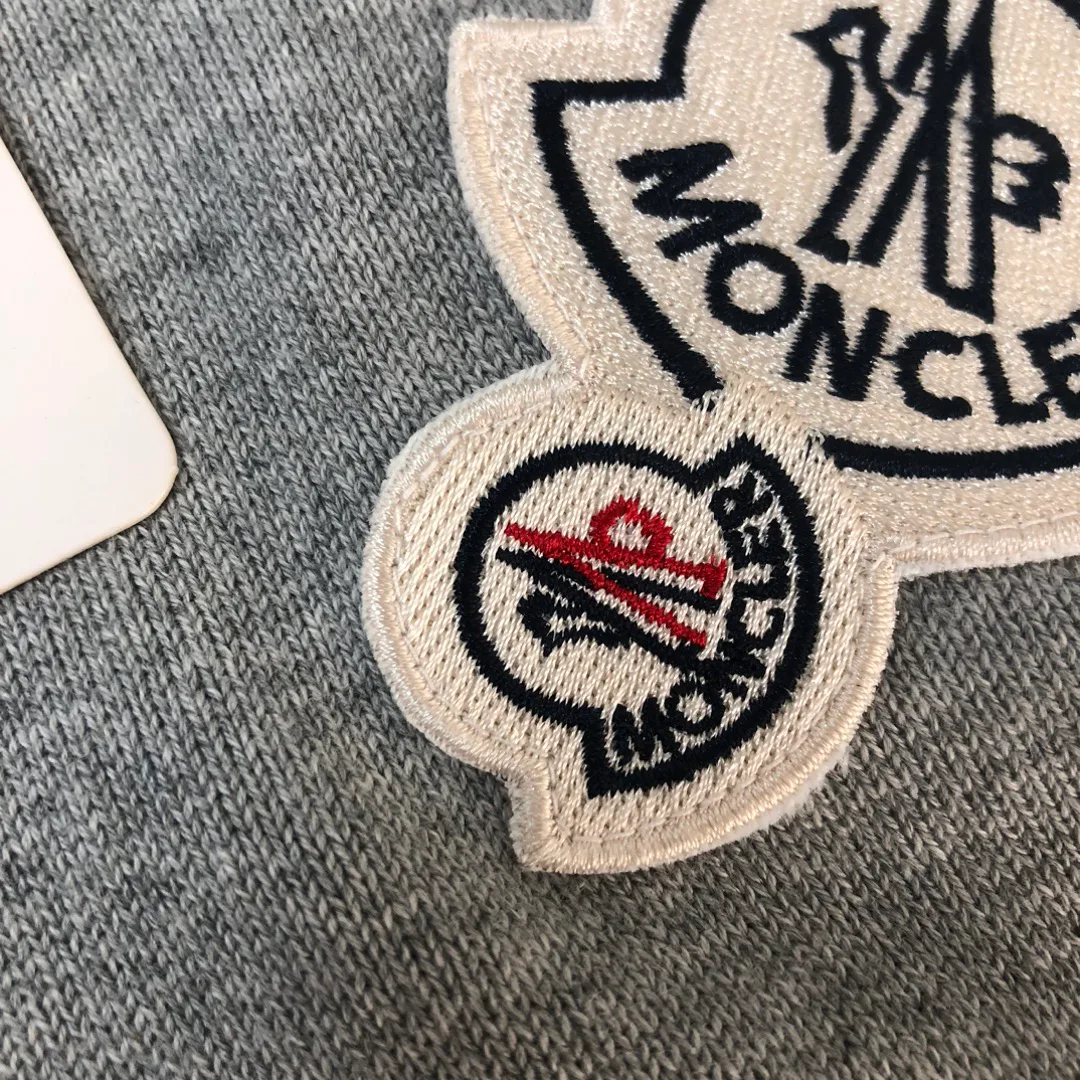 Men's Jumpers And Sweaters MONCLER 18002347