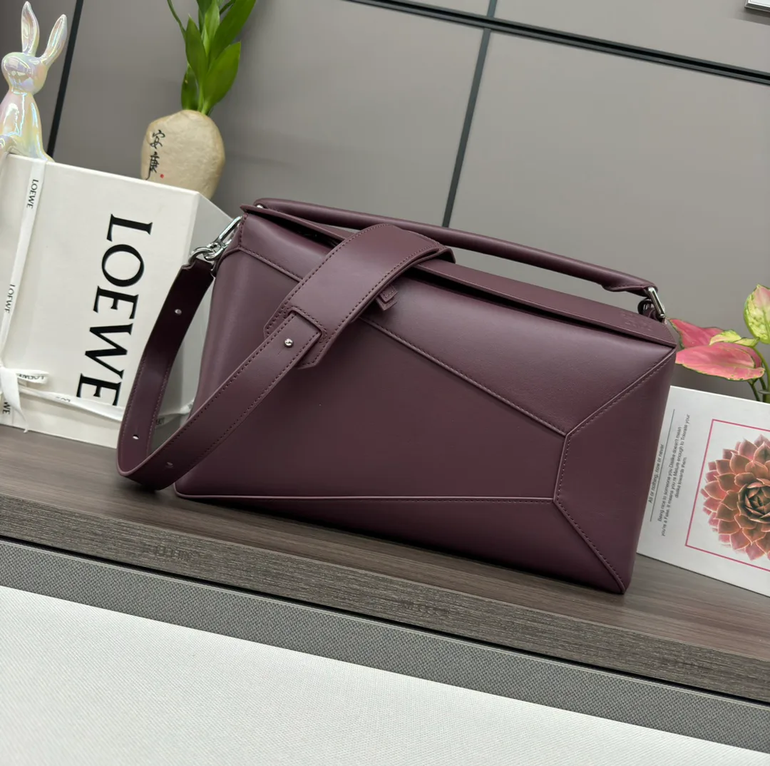 Women's Classic Handbags LOEWE 18030362